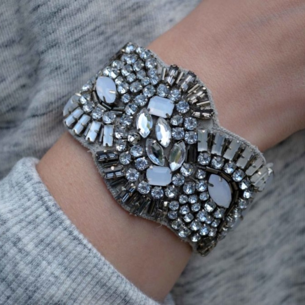 :: Stella & Dot | Gorgeous Gala Gray & Crystal Statement Bracelet - Picture 5 of 8